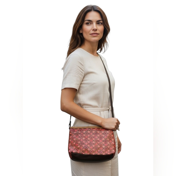 Relic Vibrant Geometric Floral Pattern Vegan Leather Crossbody Bag - Picture 1 of 9